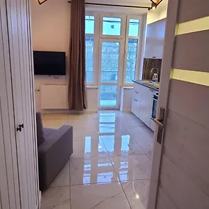 versatile-apartment-unique-design.warsawhotelspoland.com/